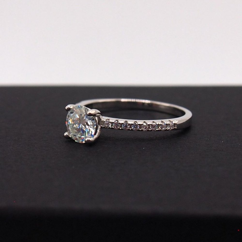 Stunning Certified 1.00ctw Moissanite Ring - Picture 8 of 12